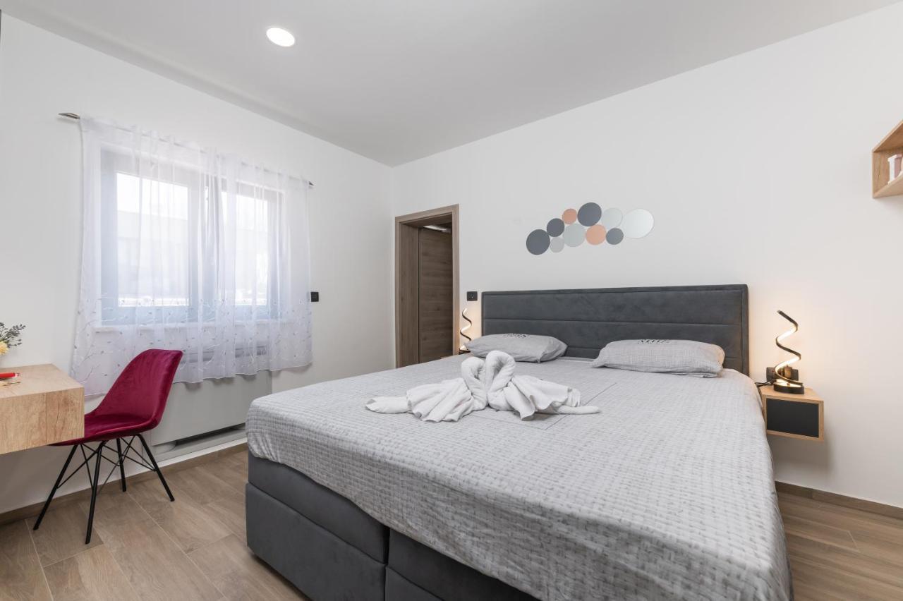 Green Luxury II With Heated Pool, Jacuzzi & Sauna Ruzici  Exterior foto